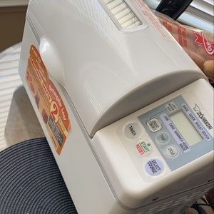 Zojirushi Bread Maker NEW
